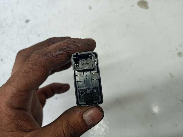 BOUTON LEVE VITRE CITROEN / PEUGEOT BERLINGO/PARTNER - Vue 2